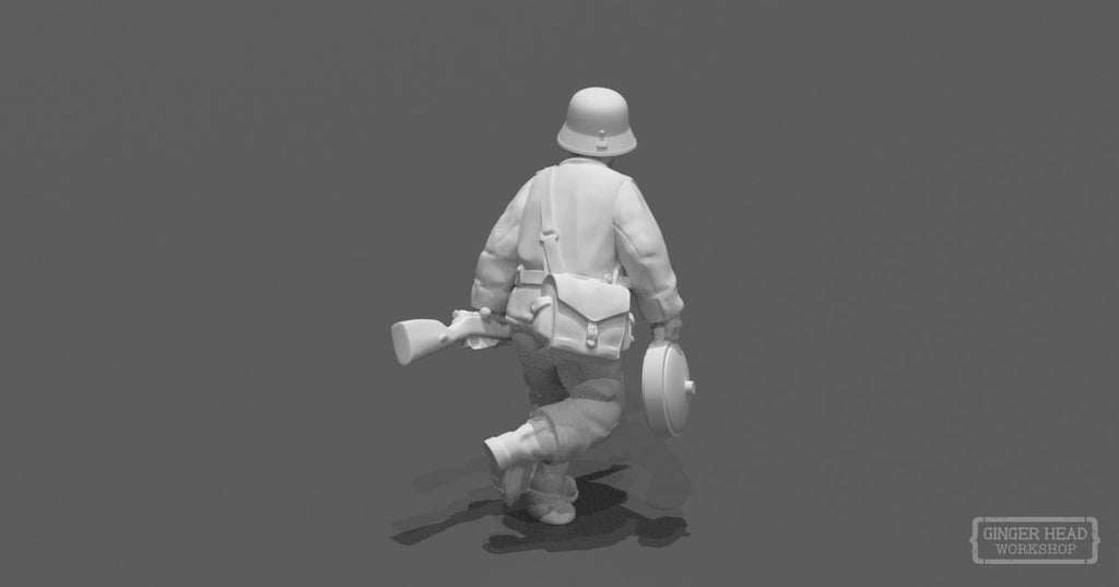 Finlnad Soldier with Anti-Tank Mine (Summer)